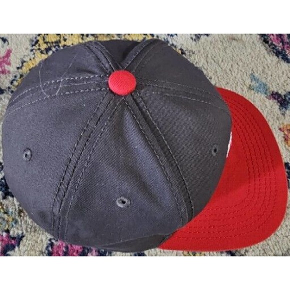 Zoo York Baseball Hat Bird Mascot Logo Embroidered Red Gray Snapback OSFA - Picture 4 of 11